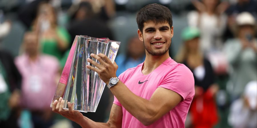 Carlos Alcaraz triumphiert beim Turnier in Indian Wells (USA).