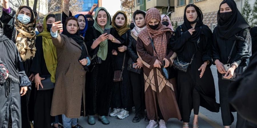 Auch in Kabul demonstrierten rund 20 Frauen für ihre Rechte