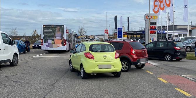 Derendingen: Kollision mit zwei beteiligten Autos