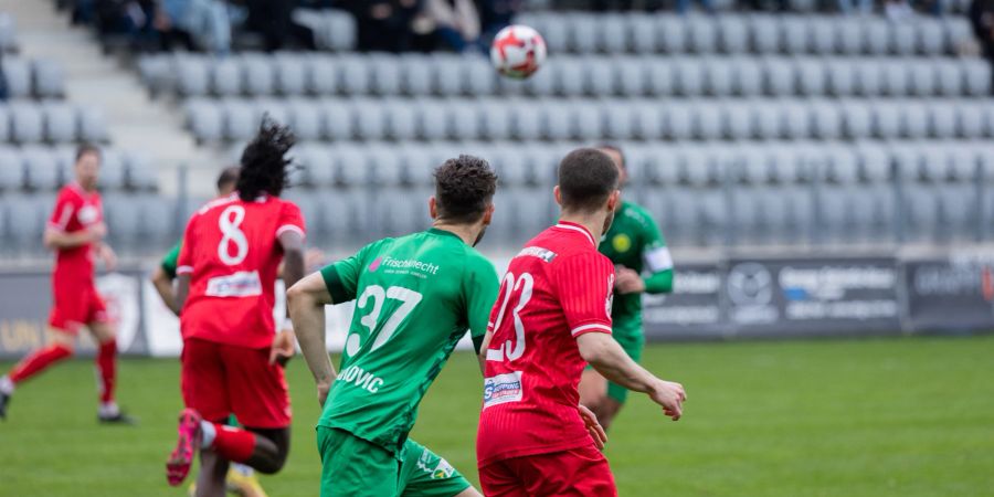 Der Fussballverein SC Brühl (1. Mannschaft) auf dem Spielfeld.