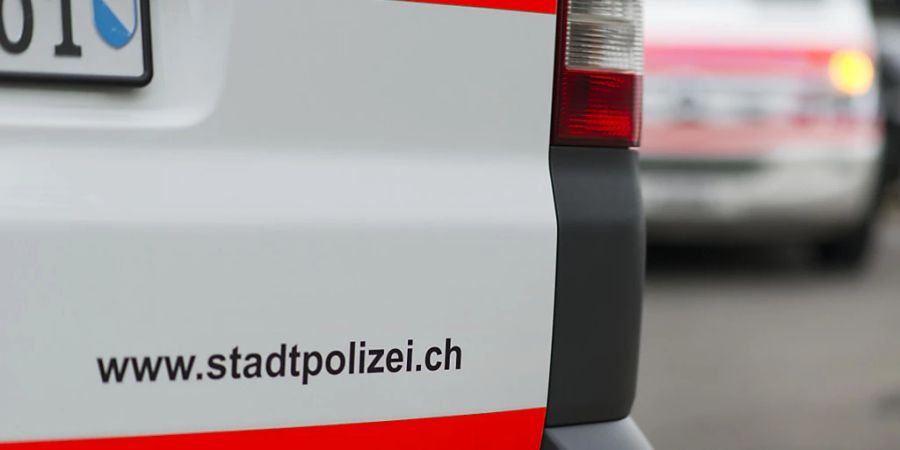 Die Stadtpolizei Zürich hat am Samstag ein Zusammentreffen von ZSC- und Lakers-Anhängern verhindert. (Symbolbild)