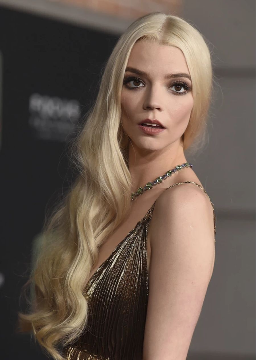 Auch bei Anya Taylor-Joy wird gemunkelt, ob sie sich dem Eingriff unterzogen hat.