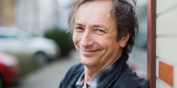 Volker Bertelmann ist mit seiner Komposition für den Antikriegsfilm «Im Westen nichts Neues» im Oscar-Rennen. Volker Bertelmann ist mit seiner Komposition für den Antikriegsfilm «Im Westen nichts Neues» im Oscar-Rennen.