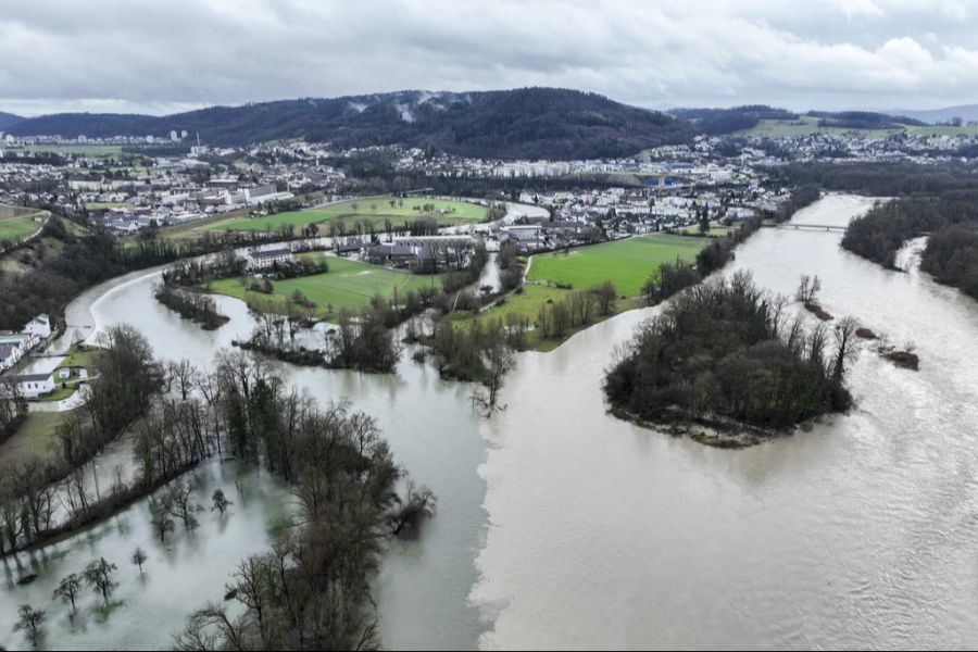 12. Dezember 2023 im Untersiggenthal: Die Stroppelinsel ist teils überschwemmt, wegen hohem Wasserpegel in der Limmat und Aare.