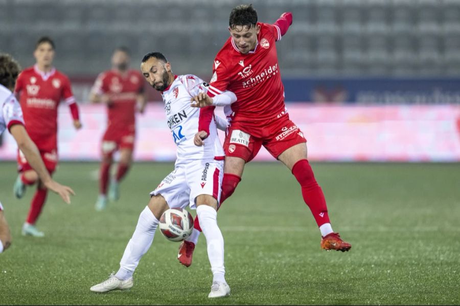 Der FC Thun und der FC Sion liefern sich einen intensiven Spitzenkampf.