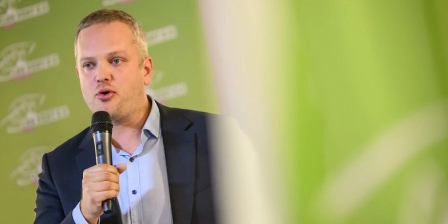 Raphaël Mahaim wurde am Montagabend von der Versammlung der Waadtländer Grünen bejubelt, nachdem er offiziell bekannt gegeben hatte, für den zweiten Wahlgang der Ständeratswahlen zu kandidieren.