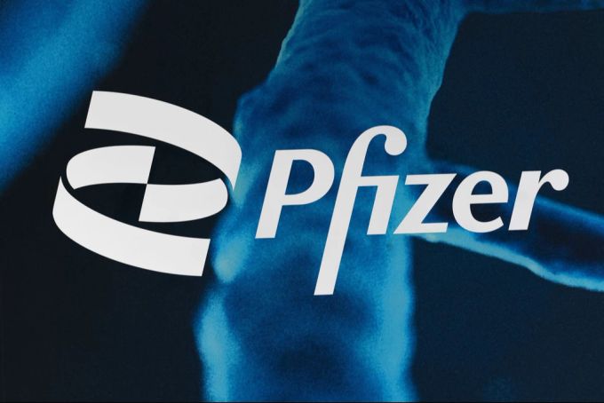 Der US-Konzern Pfizer war beteiligt an der Herstellung der Therapie und verkauft die Rechte unter anderem an Roche. roche pfizer