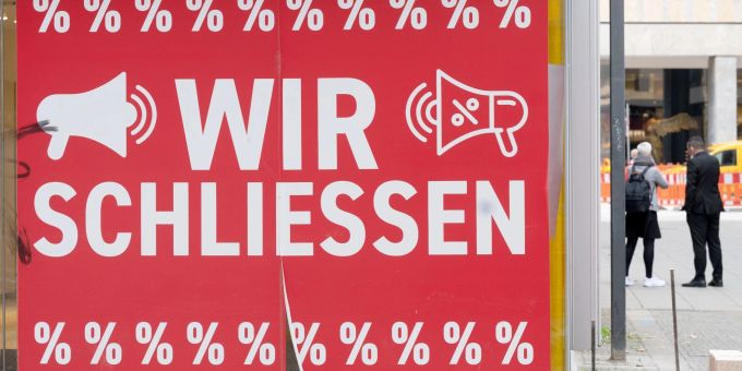 Keine guten Zeiten für Unternehmer: Immer mehr Firmen in Deutschland droht Experten zufolge wegen schwächelnder Konjunktur und steigender Kosten die Insolvenz. schliessung
