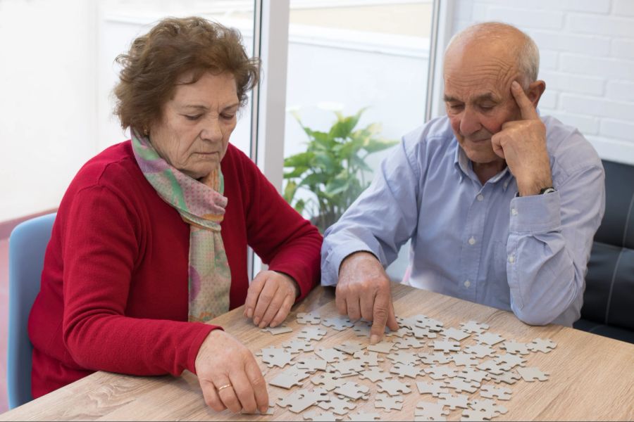 Mann, Frau, Puzzle, Demenz