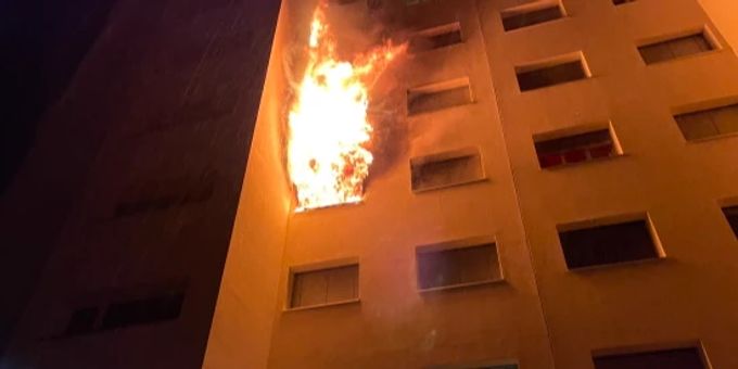 60 Personen evakuiert - Brand in einem Mehrfamilienhaus