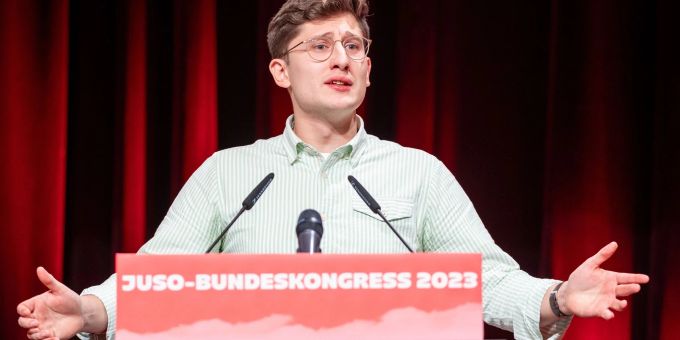 Jusos-Chef Philipp Türmer plädiert dafür, die Schuldenbremse auszusetzen. Jusos-Chef Philipp Türmer plädiert dafür, die Schuldenbremse auszusetzen.
