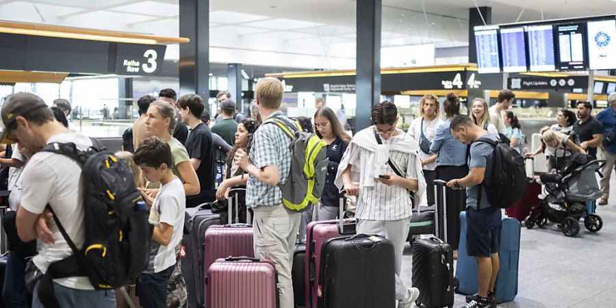 Corona ist vergessen: Rund 90'000 Passagiere, mehr als vor der Pandemie, sind am Freitag vom Flughafen Zürich-Kloten abgeflogen. (Archivbild)