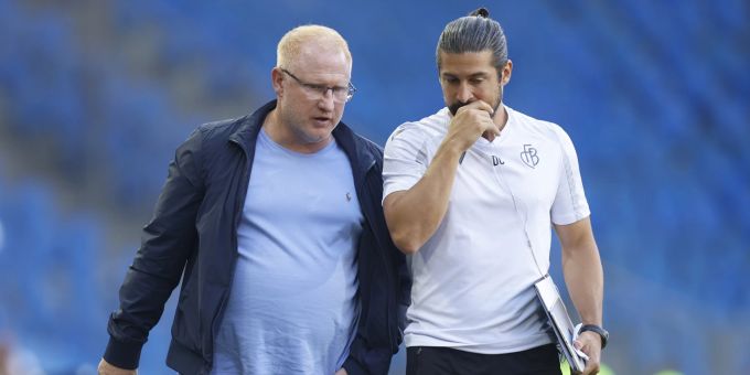Auch mit Trainer Heiko Vogel (links, hier mit Assistent Callà) verliert der FC Basel. FC Basel