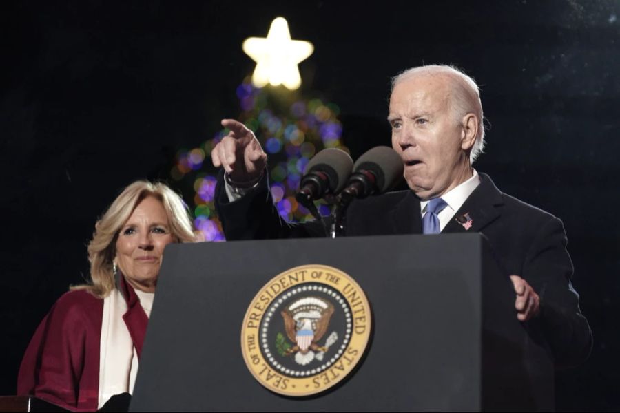 Die Angriffe könnten aber etwas den innenpolitischen Druck auf den US-Präsidenten Joe Biden etwas abschwächen.