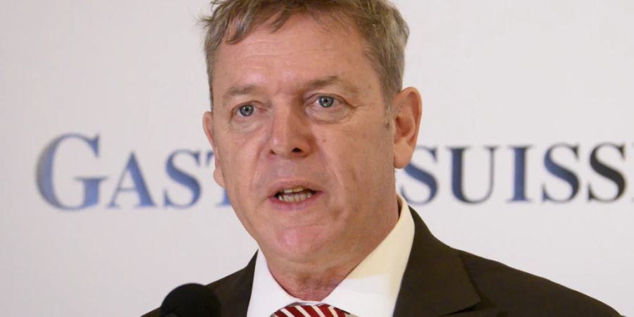 Gastrosuisse-Präsident Casimir Platzer fordert ein Gesamtkonzept zur Entschädigung von Opfern der Corona-Schutzmassnahmen. Darum ist er im Initiativkomitee der Entschädigungsinitiative, die am Mittwoch in Bern lanciert wurde.