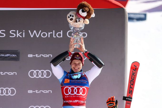 Marco Odermatt jubelt nach Platz drei im Riesenslalom von Kranjska Gora. Marco Odermatt Kranjska Gora