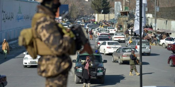 Taliban-Kämpfer beobachteten den Protest Taliban-Kämpfer beobachteten den Protest