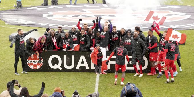 Die kanadischen Spieler jubeln nach der Qualifikation für die WM 2022. Kanada WM 2022