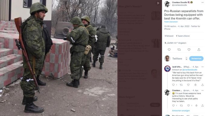 Donbass-Wehrpflichtige sind mit Waffen aus Ende dem 19. Jahrhundert zu sehen. Donbass Ukraine-Krieg