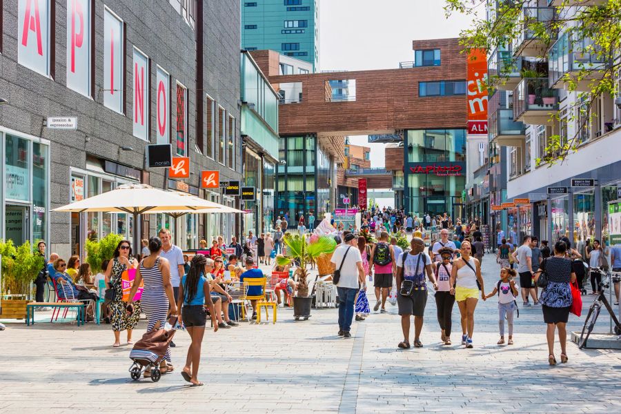 Fussgängerzone Menschen Tourismus Sommer Cafes