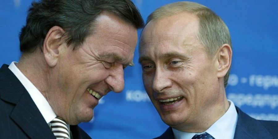 Gerhard Schröder und Wladimir Putin im Jahr 2004