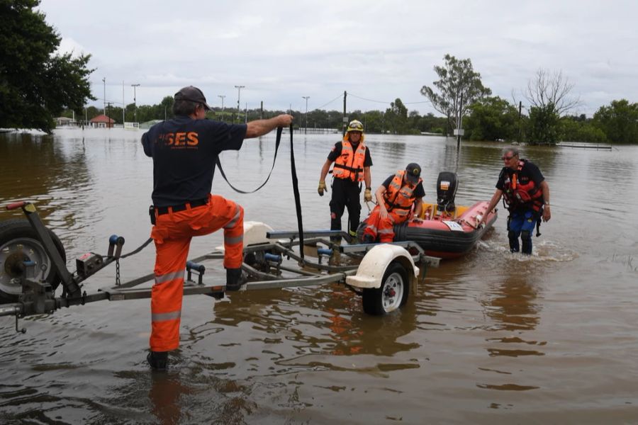 Vororte von Sydney stehen unter Wasser.