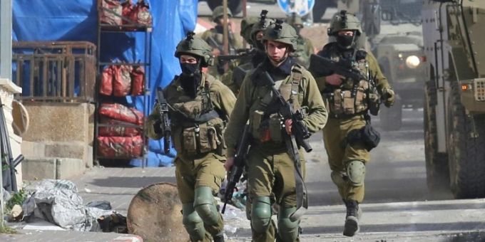 Nach bislang vorliegenden Angaben hatte die israelische Armee zuvor bei einem Besuch von rund 20 Diplomaten in der Stadt Dschenin Schüsse in der Nähe der Delegation abgefeuert. (Archivbild) Armeepatrouille