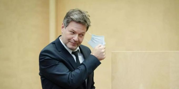 Er steht beim wichtigsten Thema der Grünen vor einer grossen und schwierigen Aufgabe: Robert Habeck. Foto: Kay Nietfeld/dpa Er steht beim wichtigsten Thema der Grünen vor einer grossen und schwierigen Aufgabe: Robert Habeck. Foto: Kay Nietfeld/dpa