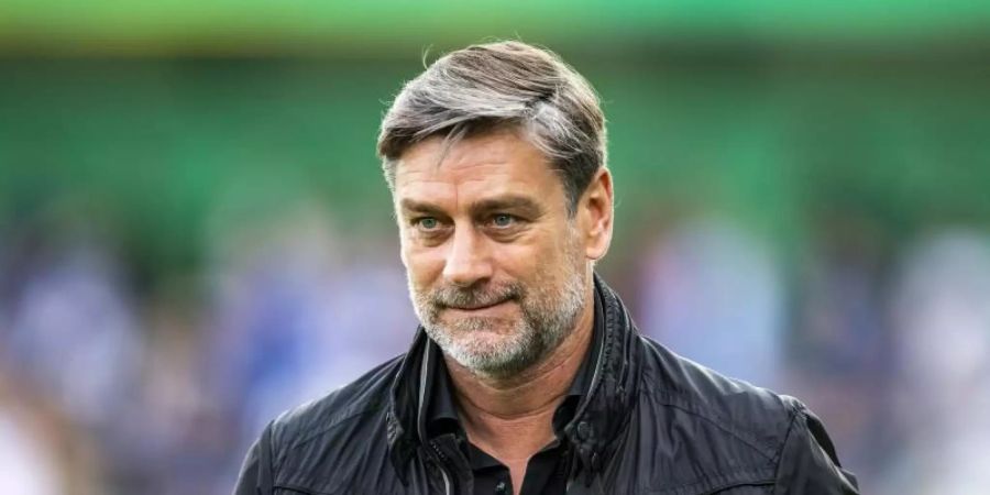 Fürchtet, dass Corona-Fälle Einfluss auf den weiteren Saisonverlauf der 2. Liga haben könnten: Oliver Kreuzer, Sportdirektor des KSC. Foto: David Inderlied/dpa