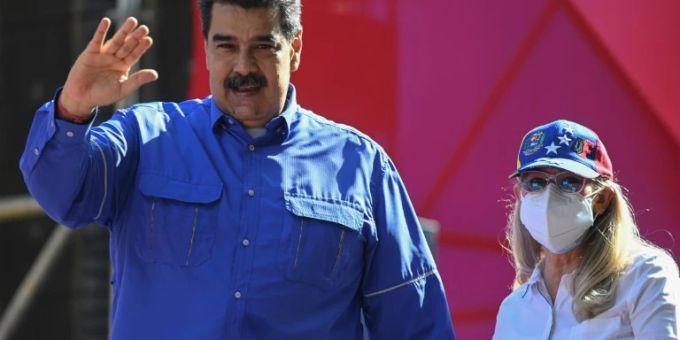 Venezuelas Präsident Nicolás Maduro und seine Frau Cilia Flores. maduro