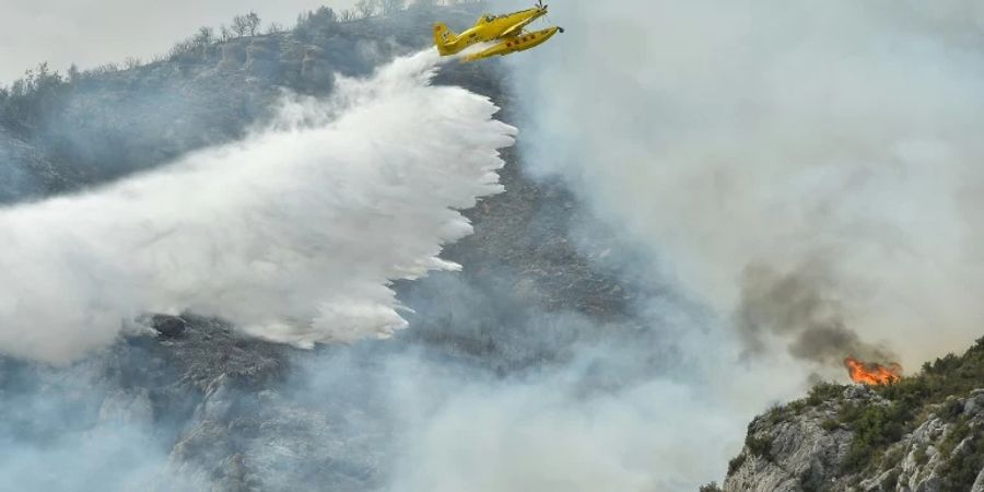 Löschflugzeug in Kastilien