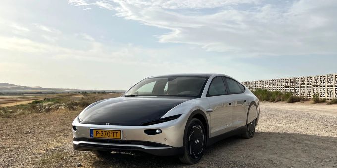 Sonne für mehr Reichweite: Beim Lightyear Zero tragen Solarzellen zur Energieversorgung des E-Autos bei. Sonne für mehr Reichweite: Beim Lightyear Zero tragen Solarzellen zur Energieversorgung des E-Autos bei.