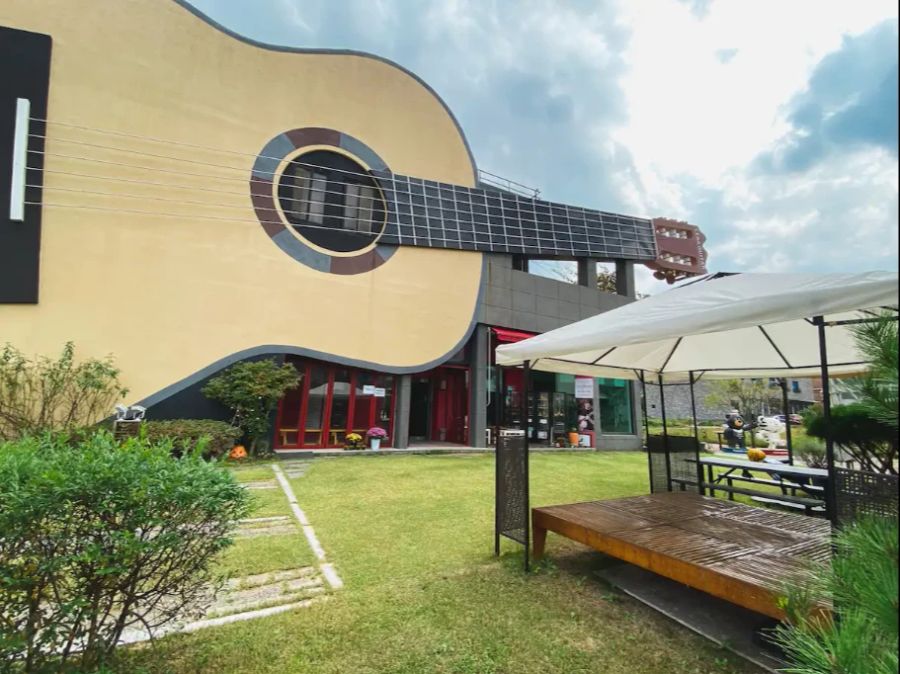 In der südkoreanischen Provinz Gyeonggi steht ein Gitarren-Haus.