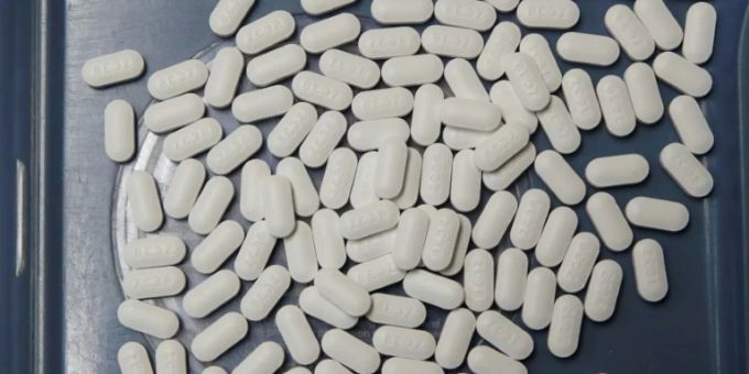 Das Unternehmen habe angeblich versucht, das eigene Präparat zur Behandlung von Hautkrankheiten gegen Konkurrenzprodukte zu schützen. tabletten
