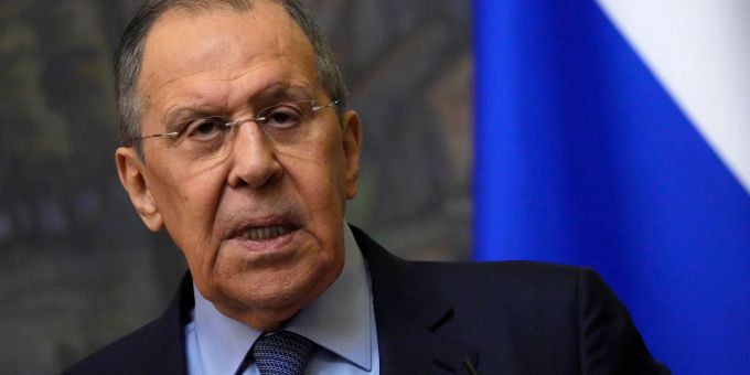 Findet, dass westliche Medien übertreiben: Lawrow sagt, Russland drohe nicht mit Atomwaffen. Findet, dass westliche Medien übertreiben: Lawrow sagt, Russland drohe nicht mit Atomwaffen.