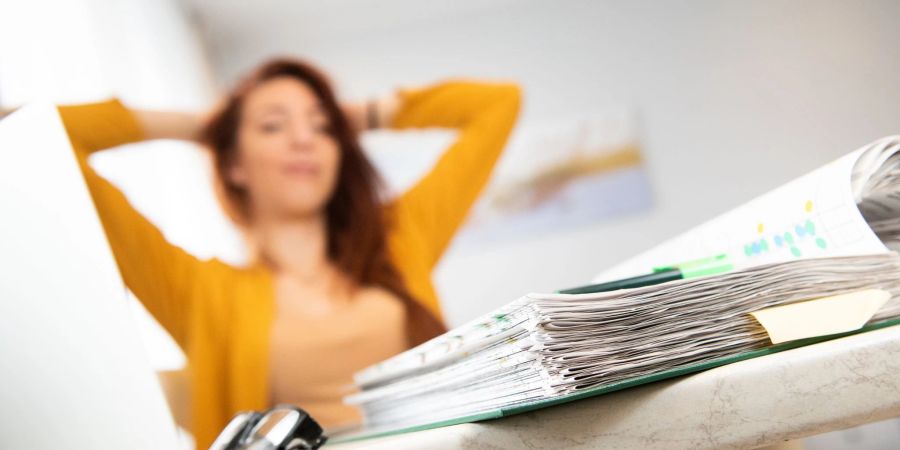 Ein duales Studium verbindet Theorie an der Hochschule und Arbeitspraxis im Betrieb. Laut einer Studie wird diese Ausbildungsform beliebter, bleibt aber eine Nische.