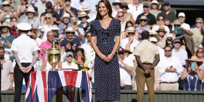 Herzogin Kate bei der Trophäen-Übergabe. kate middleton