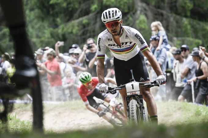 Nino Schurter vor Mathias Flückiger beim Mountainbike-Weltcup in Lenzerheide. Nino Schurter Mathias Flückiger