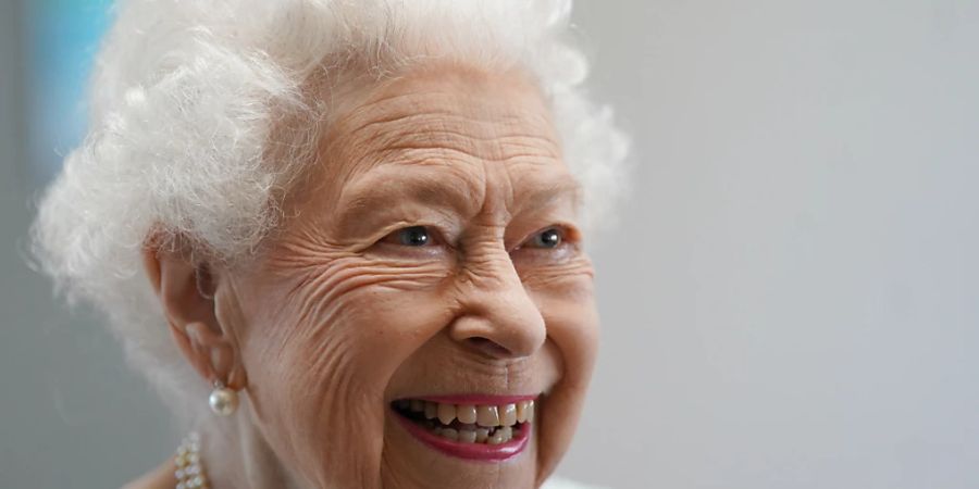 Fällt der Besuch aus der Downing Street in diesem Jahr aus? Traditionell lädt die Queen die Regierungschefin bzw. den Regierungschef des Vereinigten Königreichs im Sommer für einige Tage auf den königlichen Landsitz ein. Foto: Kirsty O'connor/PA Wire/dpa