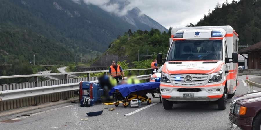 Domat/Ems: Automobilistin kollidiert mit Motorradfahrer