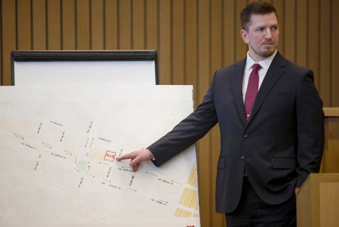 Staatsanwalt Shawn Overstreet hält sein Eröffnungsplädoyer im Mordprozess gegen die Liebesromanautorin Nancy Crampton Brophy am Montag, 4. April 2022. Nancy Crampton Brophy