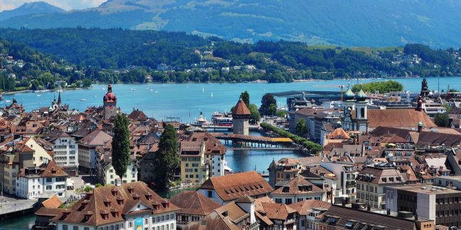 Luzern Vierwaldstättersee Innenstadt Altstadt Panorama Berge