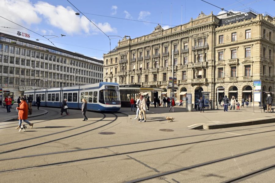 Viele Expats werden von den internationalen Konzernen in Zürich angelockt. Hier der Zürcher Paradeplatz.