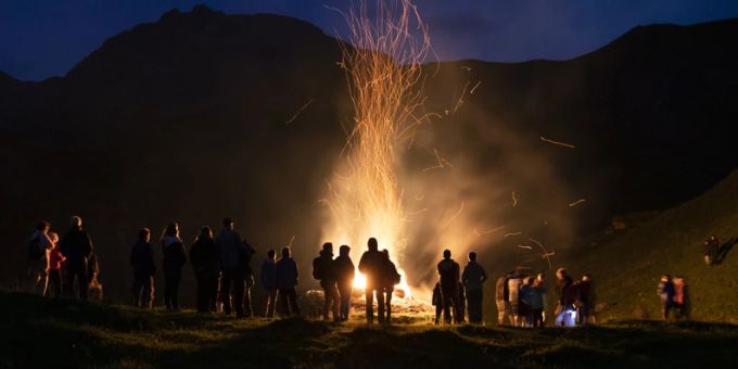 Höhenfeuer am 1. August sind für viele Menschen eine Freude - für Kleintiere können sie aber zur Todesfalle werden. Höhenfeuer am 1. August sind für viele Menschen eine Freude - für Kleintiere können sie aber zur Todesfalle werden.