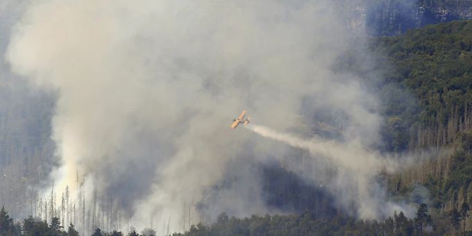 Tschechien - Löscharbeiten im Nationalpark Böhmische Schweiz dauern an