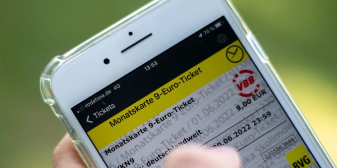 Für 9 Euro im Monat können Fahrgäste im Juni, Juli und August den Öffentlichen Nahverkehr nutzen. Für 9 Euro im Monat können Fahrgäste im Juni, Juli und August den Öffentlichen Nahverkehr nutzen.