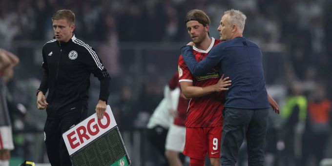 Mannschaften dürfen weiter fünf Spieler pro Team auswechseln. Auswechslung
