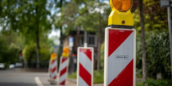 Barriere Bauarbeiten Warnung Strassensperre