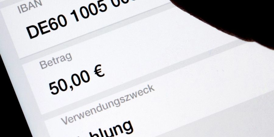Geldgeschäfte kann man auch mit dem Smartphone erledigen. Vor allem Ältere nutzen Banking-Apps kaum.