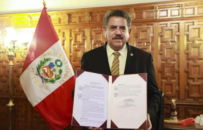 Manuel Merino übernimmt vorübergehend das Amt des Präsidenten in Peru. Manuel Merino Peru